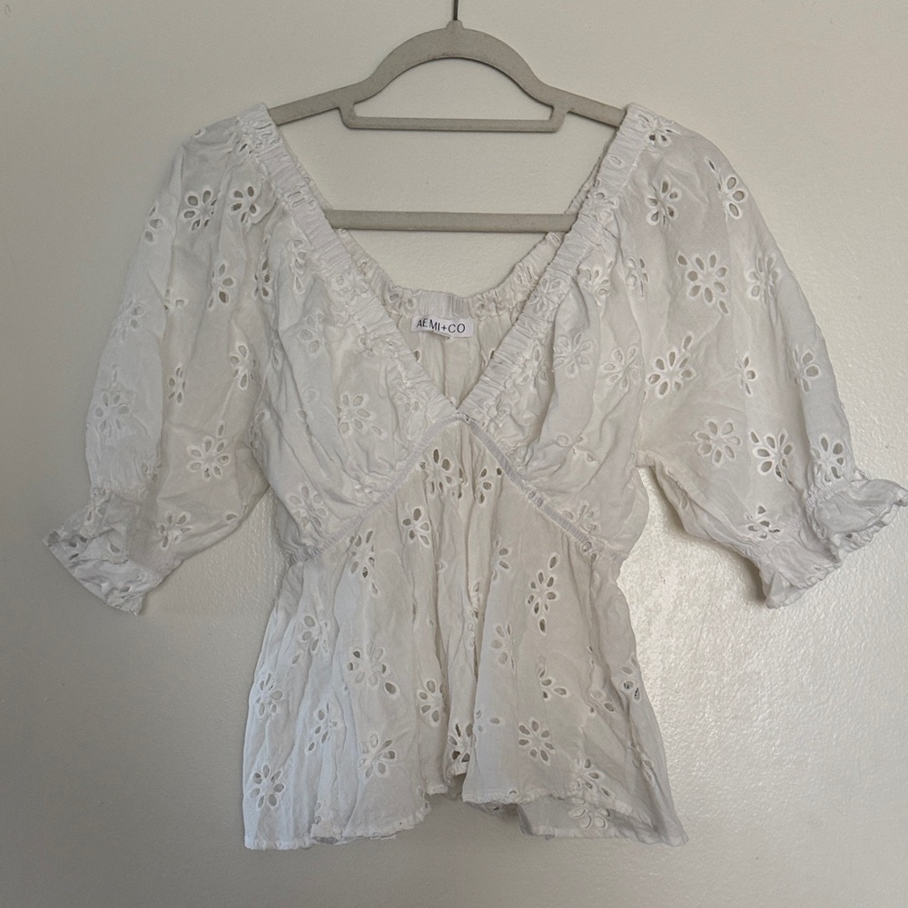 AEMI+CO White Eyelet Puff-Sleeve Peplum Blouse